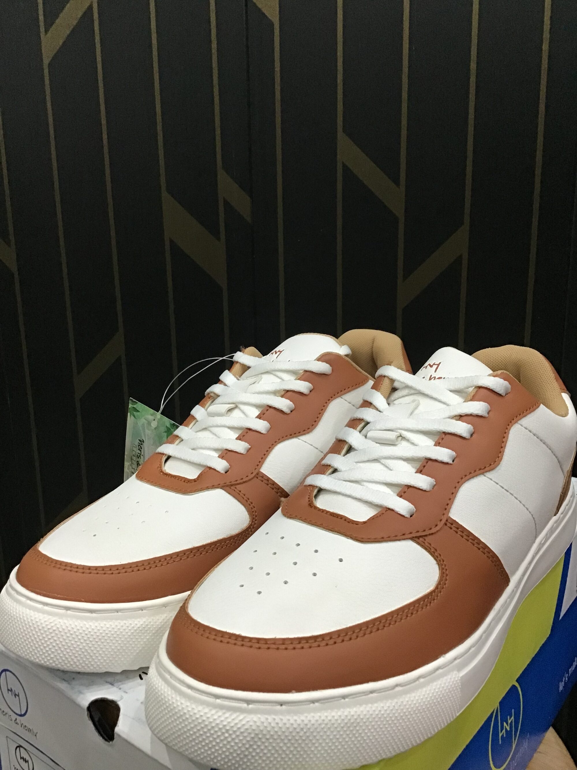 HNH Sneakers - Image 3