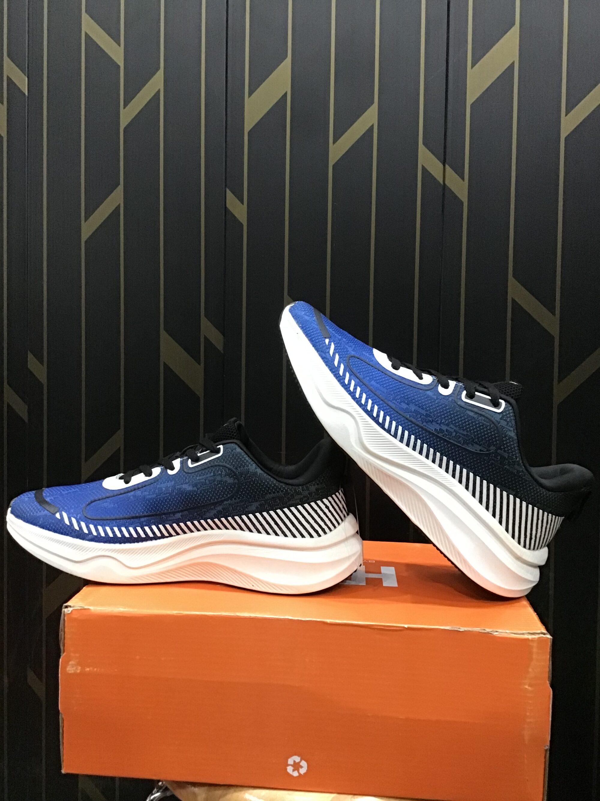 HRX Sports Shoes - Image 4