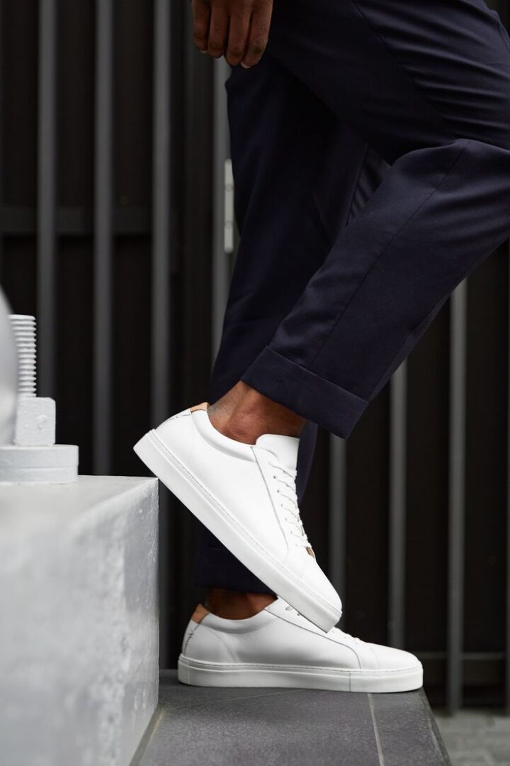 White sneakers https://discountjunction.co.in/catalogue-2/